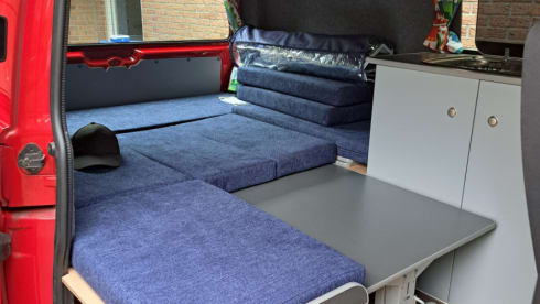 Compact camper van with round seating Volkswagen VW T5 TDI