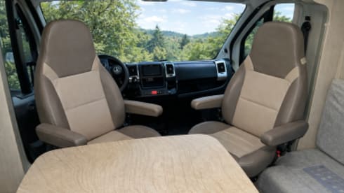 4p Bürstner 160 hp semi-integrated (2013)