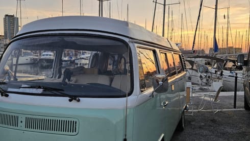 Ons Busje – 4-person Volkswagen campervan from 1972