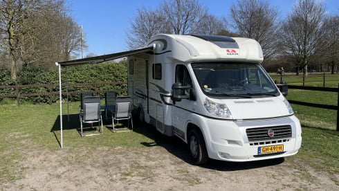 Spacious 4-5 person camper, Fiat Ducato- Adria Matrix 