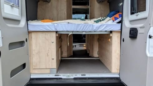 Willy – 4p Citroën bus uit 2024