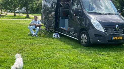 Freedom on wheels – Camberbus off the grid Renault Master 2016