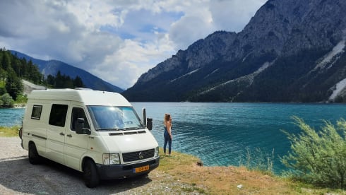 Cozy and neat VW camper bus 2.5TDI