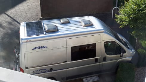 Compact bus camper with many useful extras