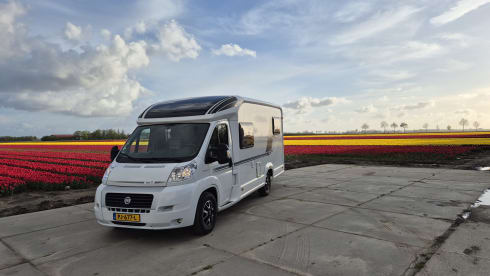Nice compact 2 person camper with single beds.