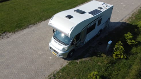 Lucky – Spacious and complete camper (7p-2012-euro5)