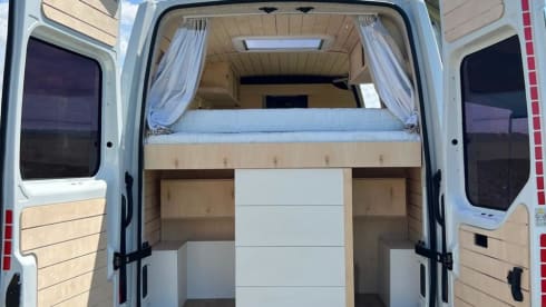 WoodenCabin on Wheels – 3p Renault campervan uit 2025