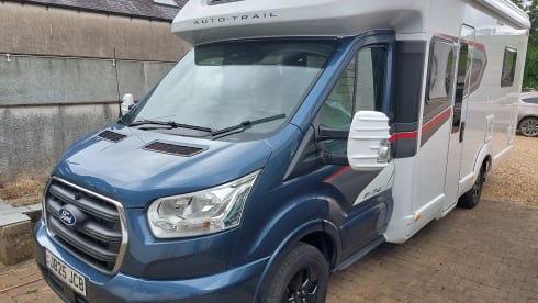 Autotrail F-74 automaat uit 2025 met 4 slaapplaatsen 