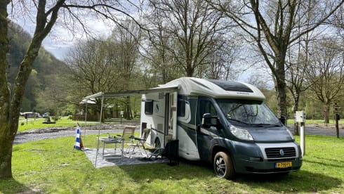 Beautiful 4 person Knaus Skywave