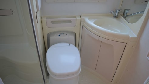 Beautiful complete and very neat 6-person camper (Fiat Ducato Joint S)