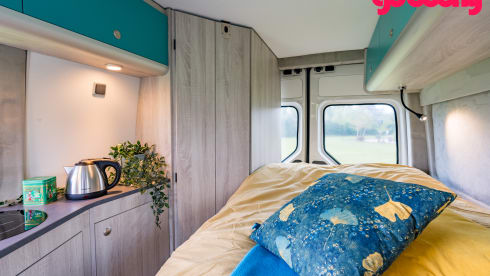 Fluistercamper – 100% electric VW Crafter, 2 persons, interior 2023