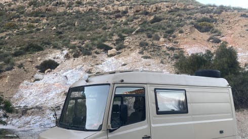 Düdo: Mercedes 609D bus camper - Off-grid