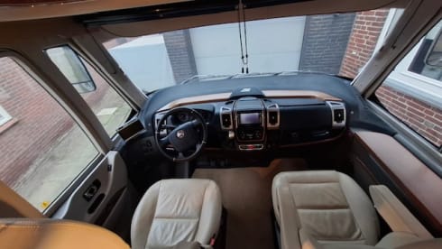 2p Hymer integrated uit 2012