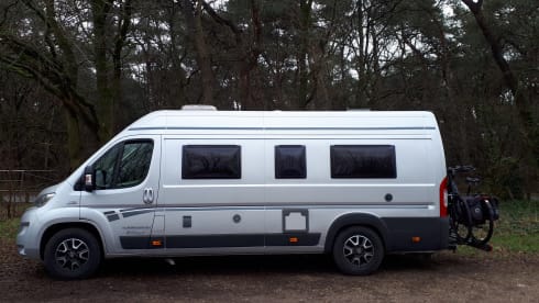 Bus camper with 2 length beds. Automatic 150 hp.