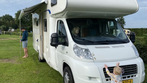Attractive 6-person family camper with 6 spacious sleeping places
