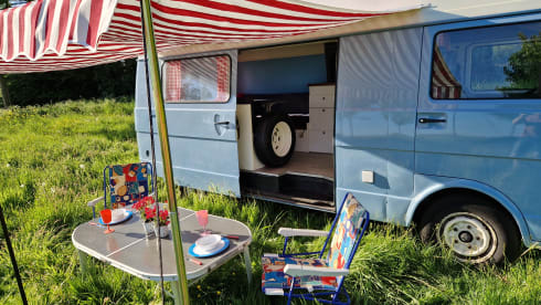 Nice Volkswagen bus camper, ready for adventure!
