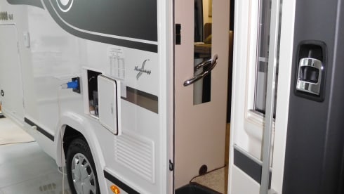 Cocoon 468 – New "2021" 4-person Cocoon 468: the comfort of home, even on the road