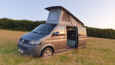 The Greyt Van – 4 berth Volkswagen campervan perfectly set up for holidays away