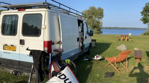 Batmobile  – 2p Peugeot campervan uit 2004