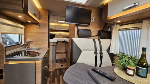 Weinsberg CaraCompact-2 – Ultimate Freedom for Couples! Luxury Camper with Single Beds and XL Garage