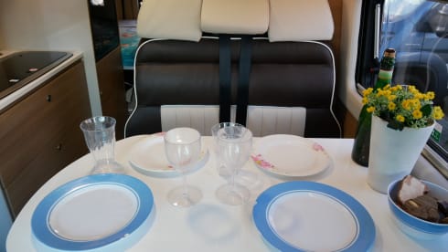 Mclouis 4 Menfys S-Line , 2 Sleeps / 4 Seats.