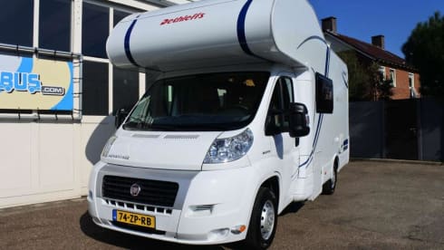 Widely equipped 4p Fiat Dethleffs with double bed, bunk bed.