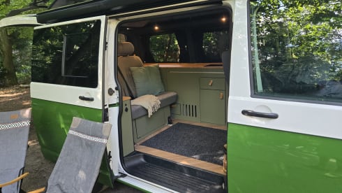 Green Adventurer – 4p Volkswagen bus from 2018