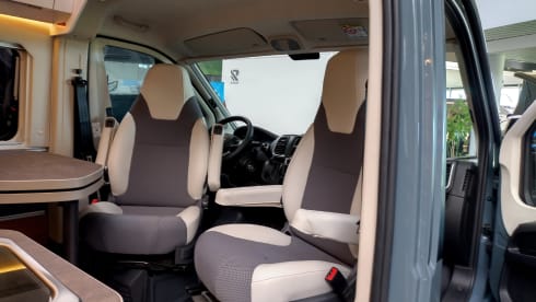 2p Knaus Vantourer bus from 2022 with spacious garage