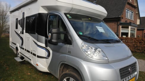 Camper LEVEL SYSTEM automatically levels