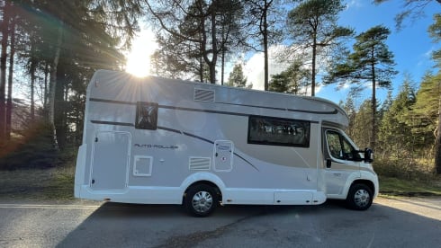 Mabel – Brand New Luxury 4-5 berth 2022 model RollerTeam 707 Motorhome