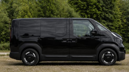 Pia – Camper elettrico Kia PV 5 per 2 persone