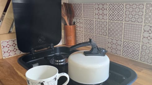 Herdy 🐑 – ✨ Luxuriöser Campervan mit 2 Schlafplätzen – nur für Erwachsene | Autarkie-fähig | Hundefreundlich ✨