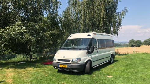 FORDJE Vintage – Ford Vintage, bus camper with interior made of wood