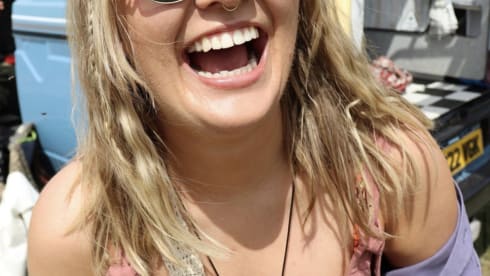 Retro Rentals Henley – 1984 Retro Volkswagen T25 - Little Betty Blue. (Newly Restored)