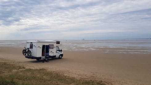 Nice compact camper with spacious kitchen