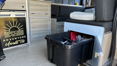 Ronnie Renault – 4 berth Renault Trafic campervan from 2017