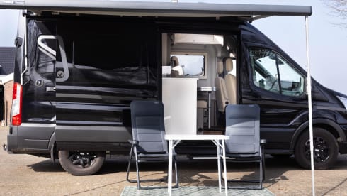 mooie bus 2 persoons Ford camper uit 2023 met luxe inrichting