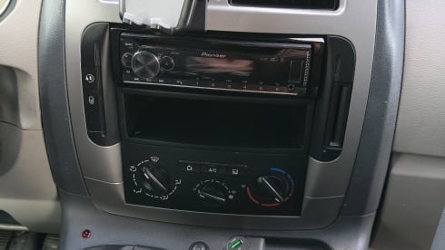 CAMPING-CAR SUPER COMPACT 2 PERSONNES CLIMATISATION RÉGULATEUR DE VITESSE PANNEAU SOLAIRE 