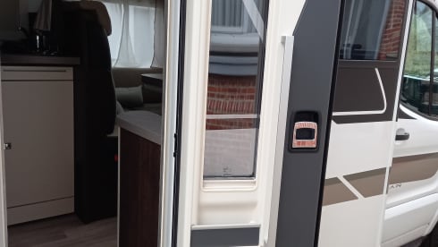4p Benimar cocoon 463 Semi-Integral from 2021