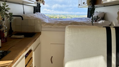 Luxurious off-grid bus from 2021 with a super atmospheric interior 