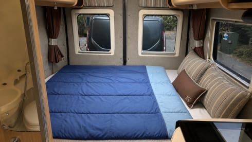 Denis – 4 berth Peugeot bus from 2017