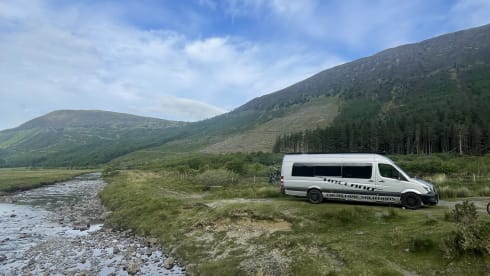 Beautifully spacious 2-4 person Bus camper Sprinter 2015