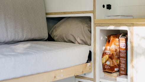 kampr – Converted Volkswagen campervan from 2021 (2p + child)