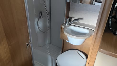Maudje – Super nice family camper length beds and lifting bed 