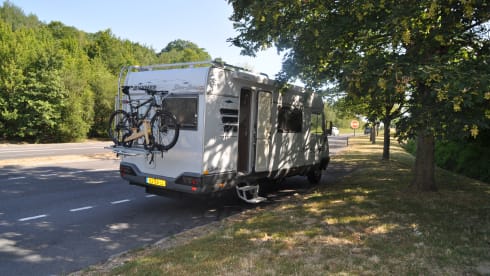 Spacious 4-5 person Hymer (very suitable for young families)