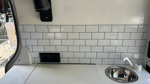 2p Renault campervan uit 2011