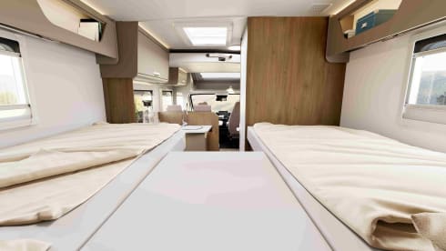 Brom – 4p Carado from 2024, semi-integrated new camper