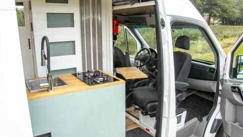 Very complete MB Sprinter 2p off-grid 