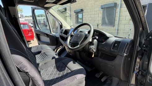 CHRISSY THE CAMPER – Autobus Citroën a 4 posti letto del 2014