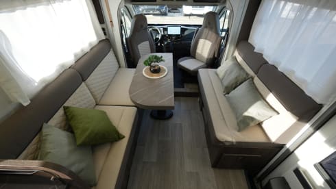 The Floof – 4p Benimar semi-integrated uit 2024
